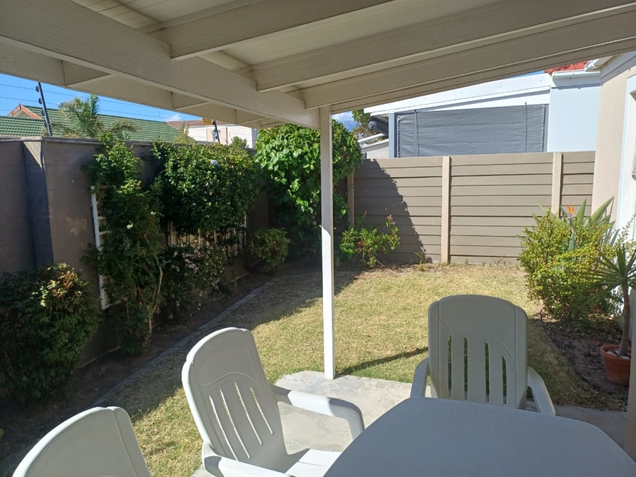 2 Bedroom Property for Sale in Gordons Bay Central Western Cape